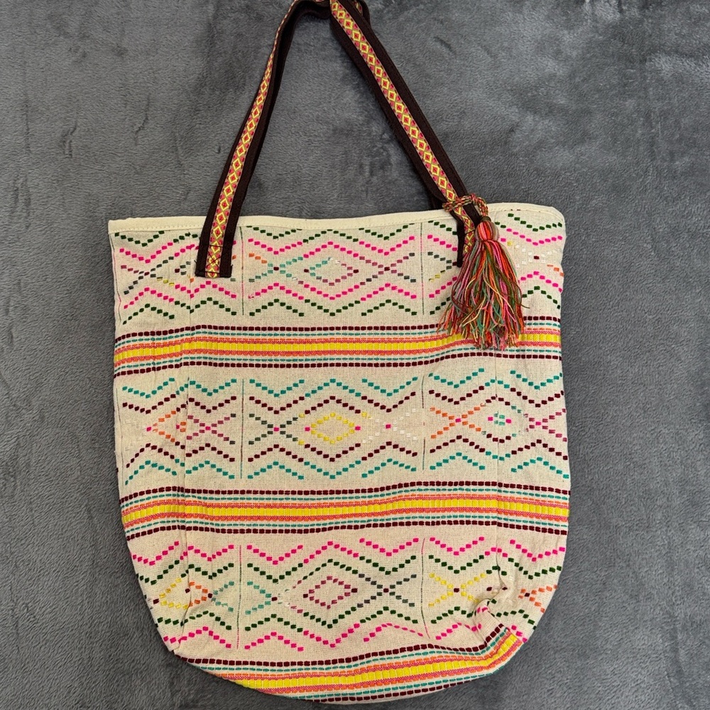 Boho-Style woven Shopping etc. tote geometric tassel accent NWOT Made in India